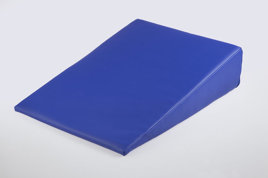 sixtus_cuscino_a_cuneo-pin0048-dimensioni_cm60x45x30h-1