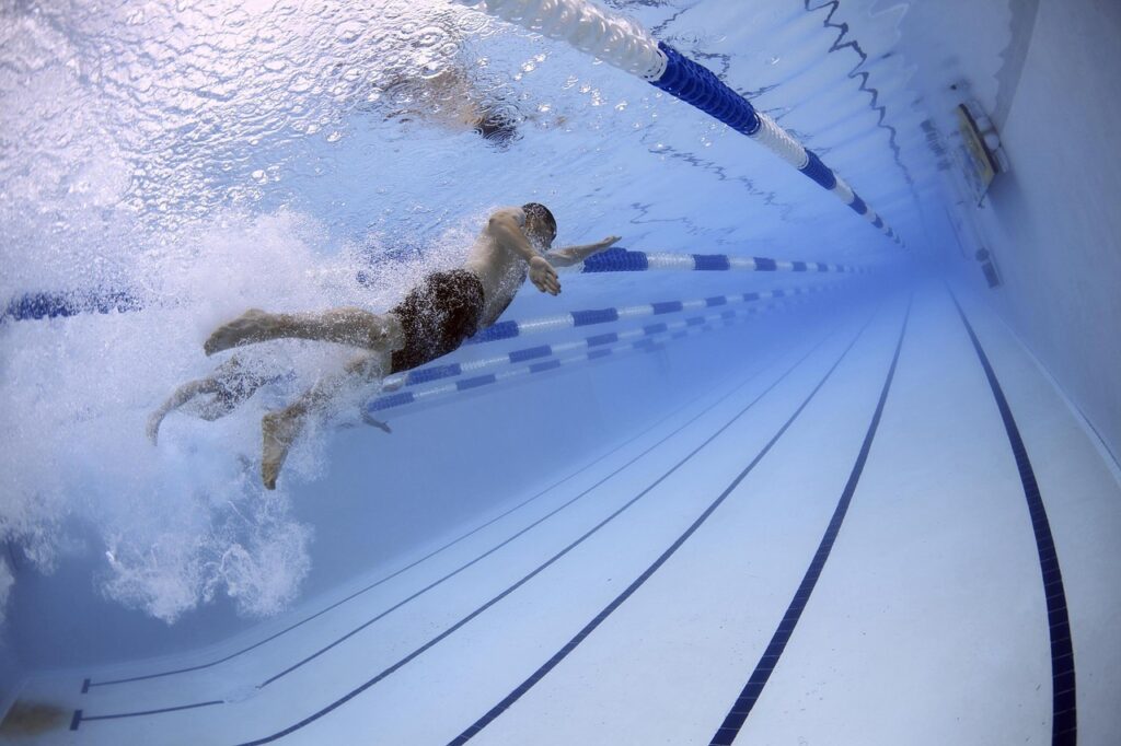 12019-swimmers-79592_1280